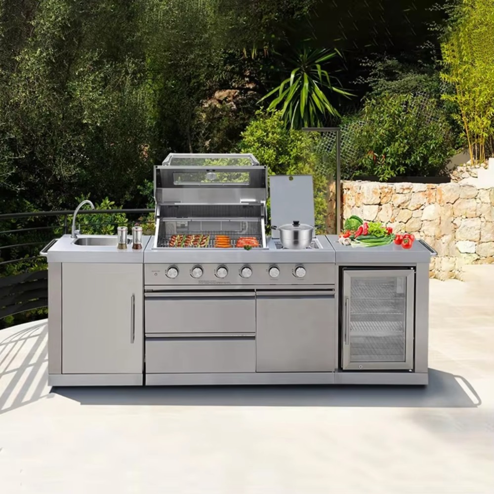 Outdoor Furniture Ideas - Dapur Luar Ruangan dengan Atap Pelindung,
